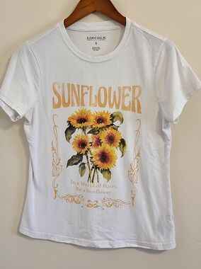 Lincoln Outfitters Sunflower Graphic Tee